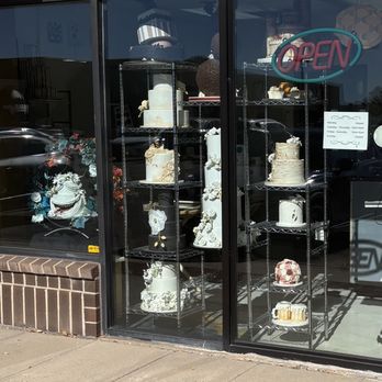 The Makery Cake - Bakery Window - Bakeries Near Me - Centennial, Colorado