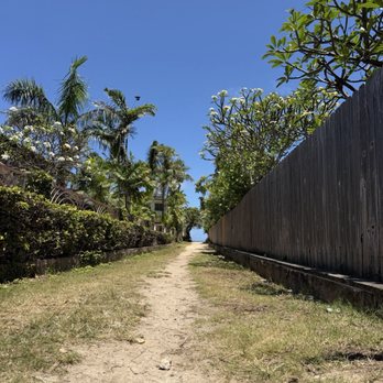 Cash Beach - beach entrance - Beaches Near Me - Kailua, Hawaii Cash Beach - beach entrance - Beaches Near Me - Kailua, Hawaii