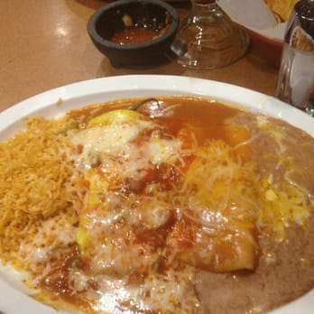 Los Dos Amigos Hacienda - Cheese enchilada and chile rellenó combination. - Mexican Near Me - Eugene, Oregon Los Dos Amigos Hacienda - Cheese enchilada and chile rellenó combination. - Mexican Near Me - Eugene, Oregon