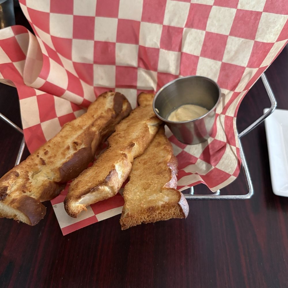 Bread with garlic aoli Bread with garlic aoli