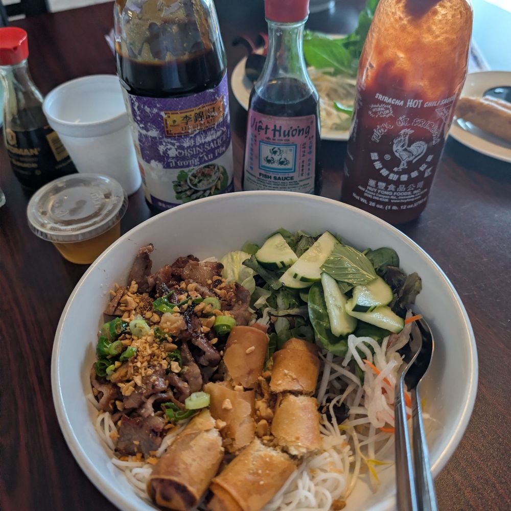 Phoresh - Vermicelli with spring roll and pork - Vietnamese Near Me - Orlando, Florida Phoresh - Vermicelli with spring roll and pork - Vietnamese Near Me - Orlando, Florida
