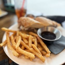 Taphouse Pub & Eatery - Star - Prime rib dip