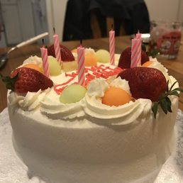 Mango mousse cake with fruits! Mango mousse cake with fruits!