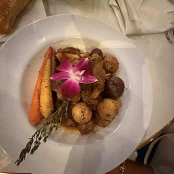 Arôme - Oxtails carrots and potatoes - Caribbean Near Me - McKinney, Texas