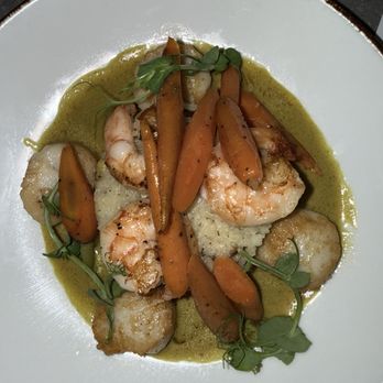 Tommy Bahama Restaurant & Bar - Thai Shrimp & Scallop - New American Near Me - Honolulu, Hawaii