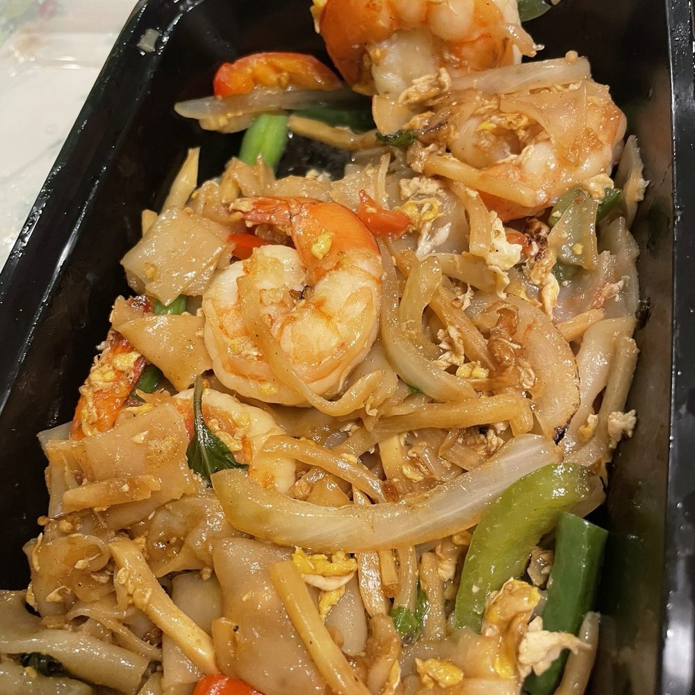 Maya Thai - Shrimp drunken noodles - Thai Near Me - Las Vegas, Nevada Maya Thai - Shrimp drunken noodles - Thai Near Me - Las Vegas, Nevada