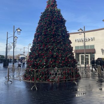 The Mall at Bay Plaza - Shopping Centers Near Me - Bronx, New York