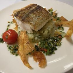 Le Sud - Dos de Cabillaud Rôti Compotée de pommes de terre aux herbes fraîches, sauce vierge