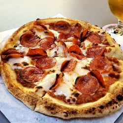Cervecería Insurgente - Pepperoni Pizza Napolitana