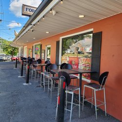 Fort Deli - Outside seating