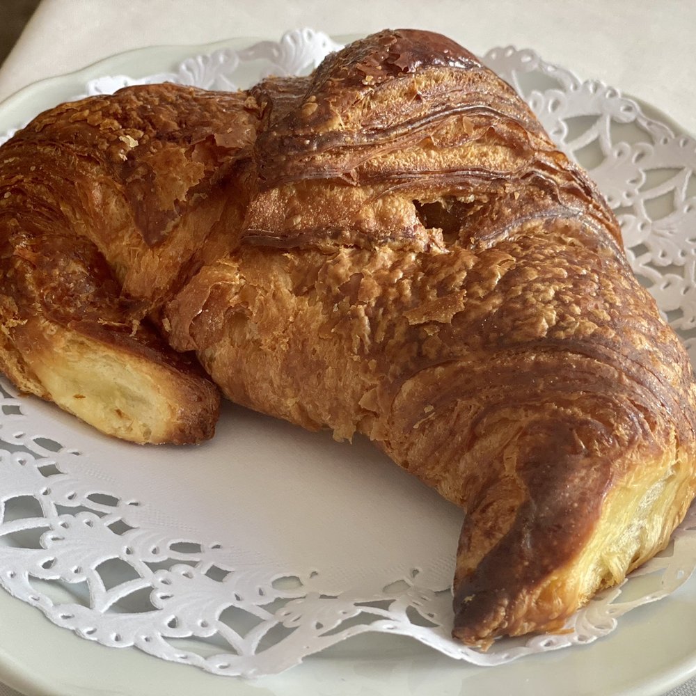 Sant Ambroeus Southampton - Apricot I Cornetti - Italian Near Me - Southampton, New York Sant Ambroeus Southampton - Apricot I Cornetti - Italian Near Me - Southampton, New York