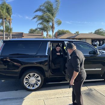 Amazing Limousines - Art loading the kids - Limos Near Me - Riverside, California Amazing Limousines - Art loading the kids - Limos Near Me - Riverside, California
