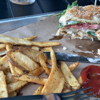 Andersons Eatery and Distillery - Grilled Chicken sandwich & fries - Whiskey Bars Near Me - Denton, Texas
