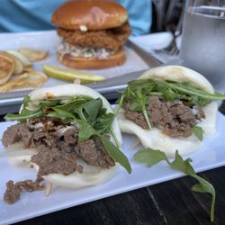 Roosterspin - Steamed buns with bulgogi