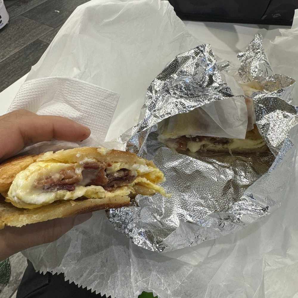 Apple Gourmet Deli - Bacon Egg & Cheese Sandwich Breakfast with pepper jack cheese on a croissant - Delis Near Me - Queens, New York