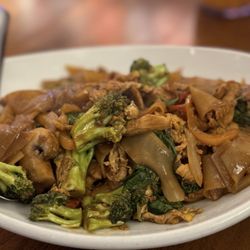 Thai Kitchen - Chicken drunk noodle
