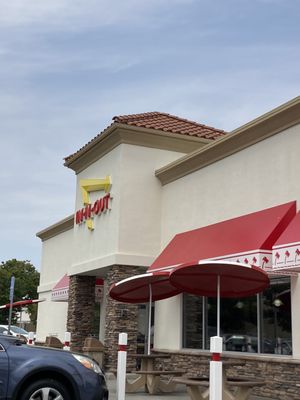 In-N-Out Burger by null