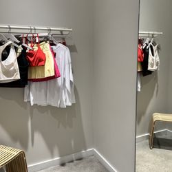Fabletics - Dressing room