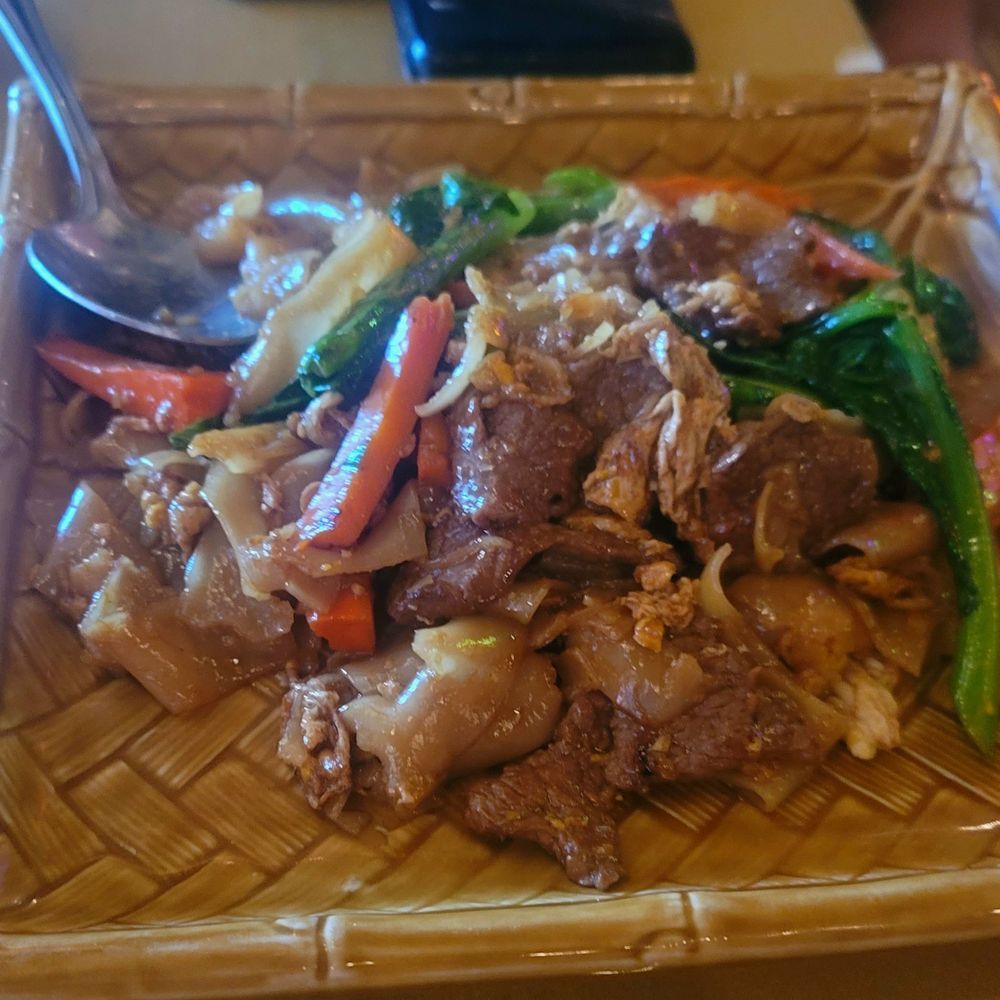Elephant Thai Cuisine - Pad see eew with beef - Thai Near Me - Vallejo, California