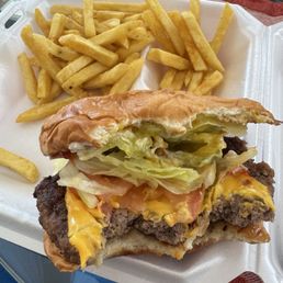 6oz burger with cheese dip 6oz burger with cheese dip