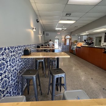 Pinho's - Bakeries Near Me - Oakland Park, Florida