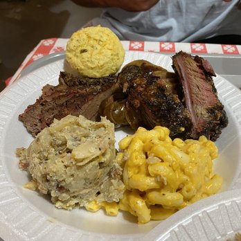 Natty Flat Smokehouse - Brisket, jalapeño sausage, ribs with Mac & cheese and baked tater salad - Barbeque Near Me - Mineral Wells, Texas
