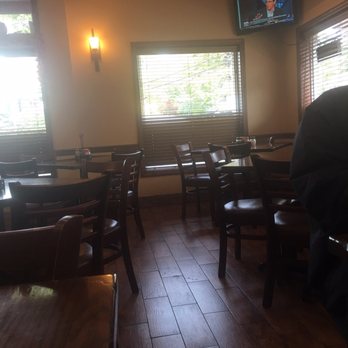 LA Bella Roma Pizzeria - Dining room - Pizza Near Me - Paramus, New Jersey