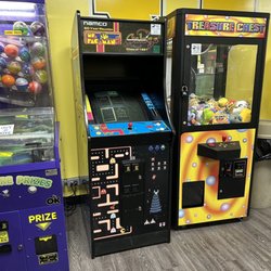 Viking Pizzeria - 50 cents per game, with a busted joystick?