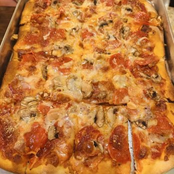 Fratelli's Ristorante - Large Supreme Pizza - Pizza Near Me - St Charles, Missouri