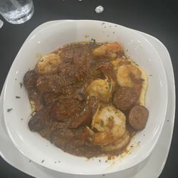 9Five Kitchen and Bar - Decadent shrimp and grits