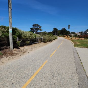 Monterey Muncipal Beach - Bike / Walking trail along the beach - Beaches Near Me - Monterey, California Monterey Muncipal Beach - Bike / Walking trail along the beach - Beaches Near Me - Monterey, California