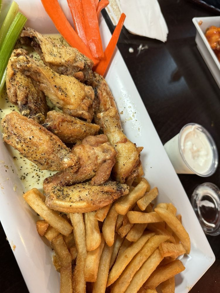 WINGS EMPIRE Updated August 2024 111 Photos & 159 Reviews 7520 El