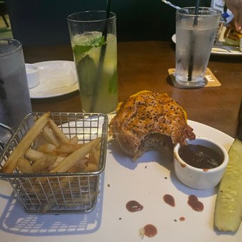 Yard House - BBQ Bacon Cheddar Burger Pineapple Express - New American Near Me - Austin, Texas