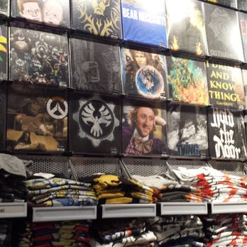 Hot Topic - Hot Topic in Twelve Oaks Mall, Novi MI - Accessories Near Me - Novi, Michigan