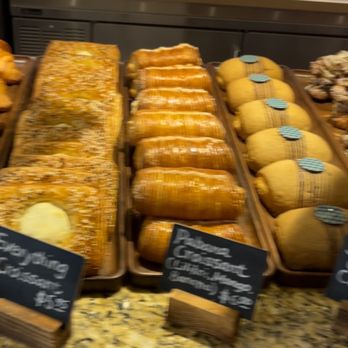 Halekulani Bakery - Bakeries Near Me - Honolulu, Hawaii