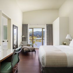 Acqua Hotel - Deluxe King