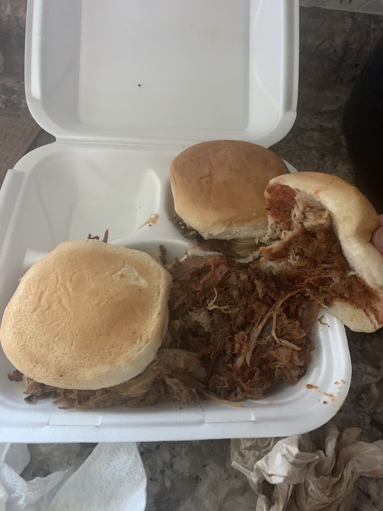 4 Piglets BBQ Logo