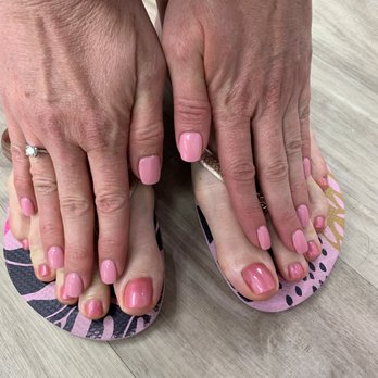 Balboa Nails Spa - 2nd set of powder dip nails by Andy. Gel pedicure by Lin - Nail Salons Near Me - Newport Beach, California