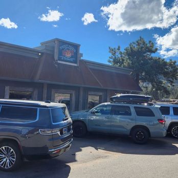 Smokin' Dave's BBQ - Parking lot and entrance to restaurant - Barbeque Near Me - Estes Park, Colorado Smokin' Dave's BBQ - Parking lot and entrance to restaurant - Barbeque Near Me - Estes Park, Colorado