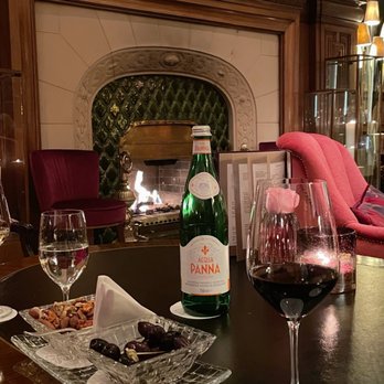 Wohnhalle - 2018 Cabernet Sauvignon: Allesverloren Stellenbosch, South Africa/2022 Sauvignon Blanc: Cloudy Bay, Marlborough, Neuseeland - Cafes Near Me - Hamburg, HH Wohnhalle - 2018 Cabernet Sauvignon: Allesverloren Stellenbosch, South Africa/2022 Sauvignon Blanc: Cloudy Bay, Marlborough, Neuseeland - Cafes Near Me - Hamburg, HH
