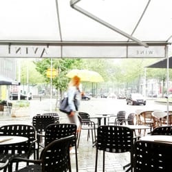 Avini - Zelfs tijdens een zomerbui zit je hier droog op het terras