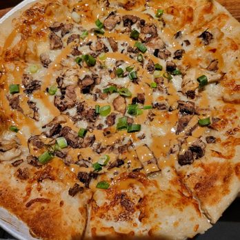 Yard House - Truffle Pizza - Bars Near Me - San Antonio, Texas