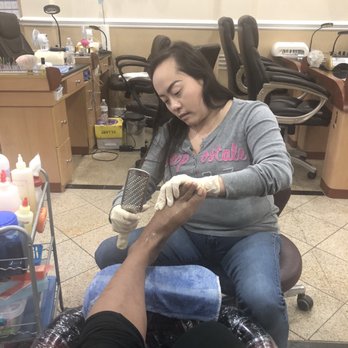 QD Nails & Spa - If you come here don't go to her, it seems like she was rush, or upset about something. - Nail Salons Near Me - Durham, North Carolina