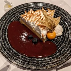 Le Café du Monde - Lemon meringue pie, very very good!