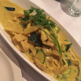Lemon Grass Restaurant - Green chicken curry - Asian Fusion Near Me - Sacramento, California