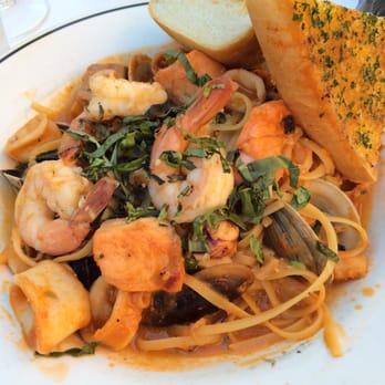 Cafe Santorini - Seafood ciopinnio with linguine. Best thing I've eaten ever. A must try!! - Italian Near Me - Pasadena, California