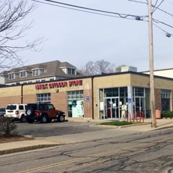Natick Outdoor Store - Front enterance