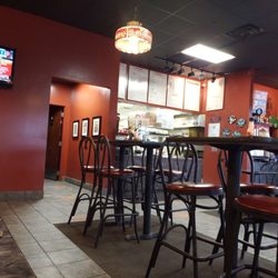 Bellacino's Pizza & Grinders - Seating area