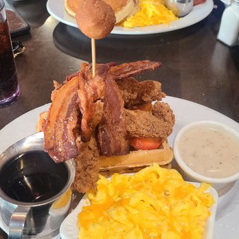 Maple Bacon Restaurant - Texas Chicken & Bacon Waffles - American Near Me - Plano, Texas