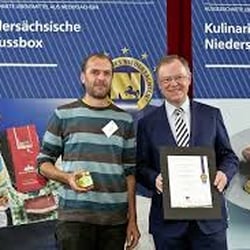 Imkerei Ahrens Deutscher Honig - Der Heidehonig der Imkerei Ahrens aus Müden/Ö. wurde kürzlich von Niedersachsens Ministerpräsident Stephan Weil als "Kulinarisch
